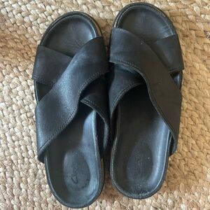 Clarks leather cross-strap chunky sandals